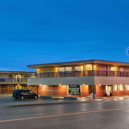 Travelodge By Wyndham Dawson Creek Exterior foto