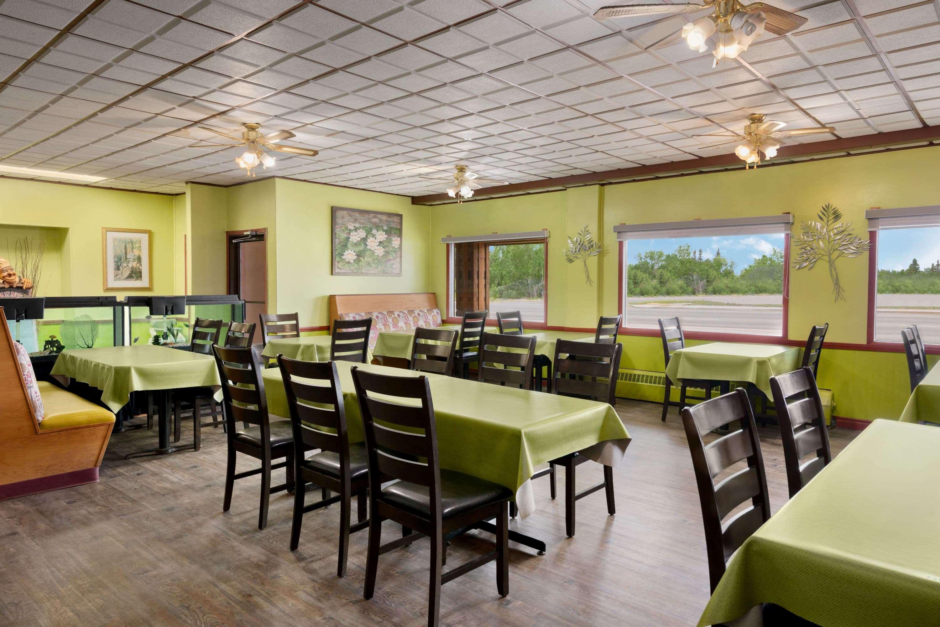 Travelodge By Wyndham Dawson Creek Exterior foto