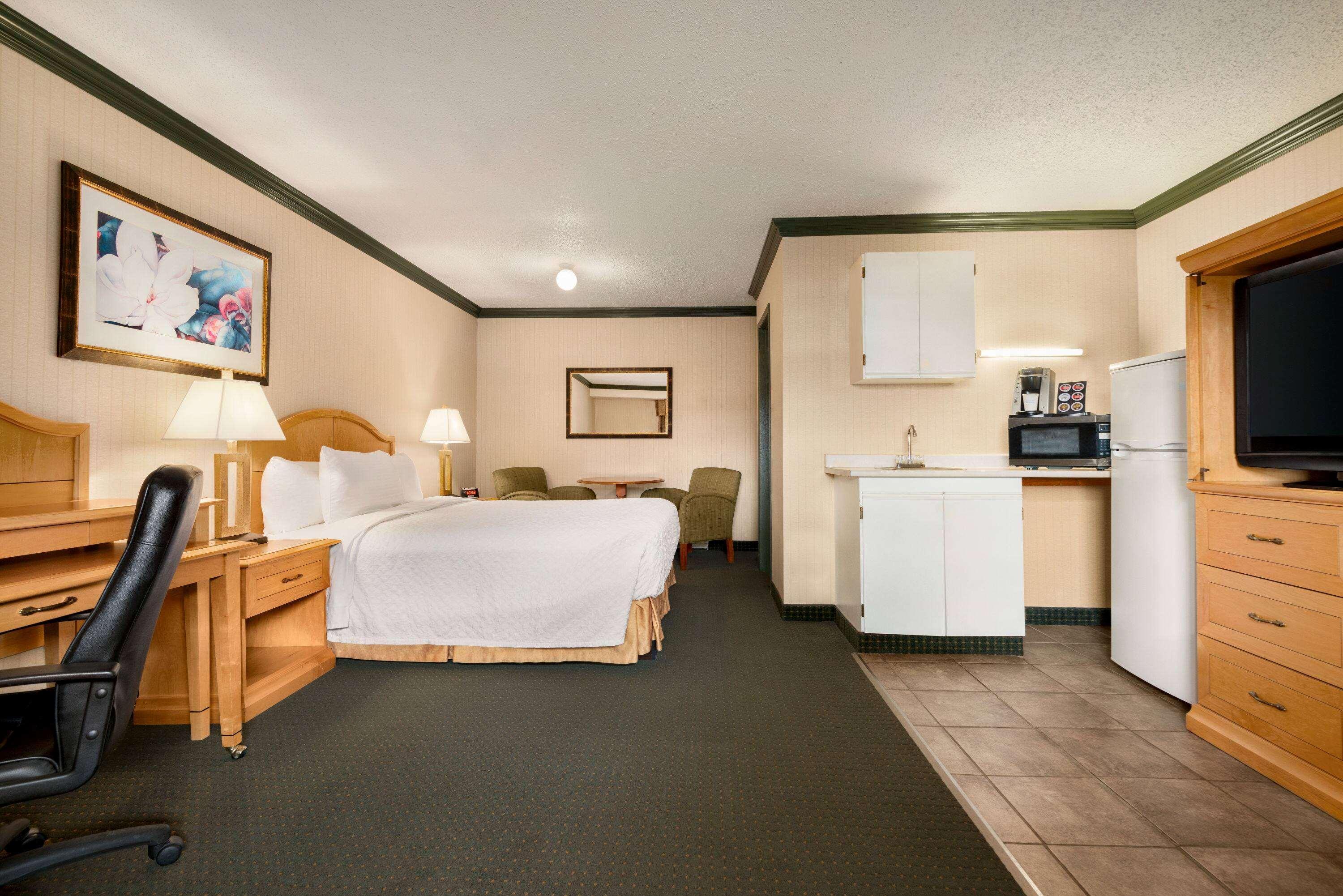 Travelodge By Wyndham Dawson Creek Exterior foto